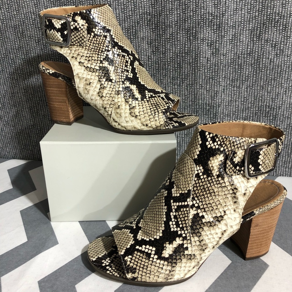 Vionic Blakely Open Toe Sandals